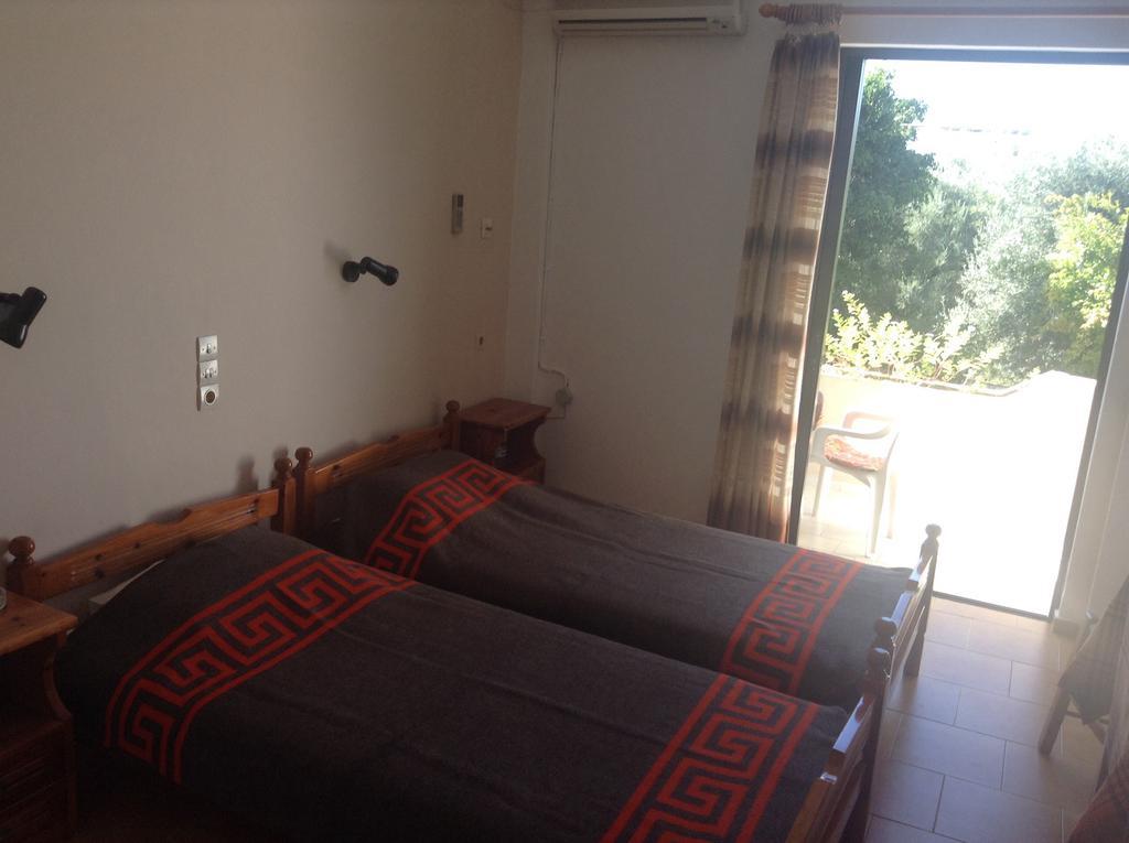 Studio Stella Плакиас Номер фото