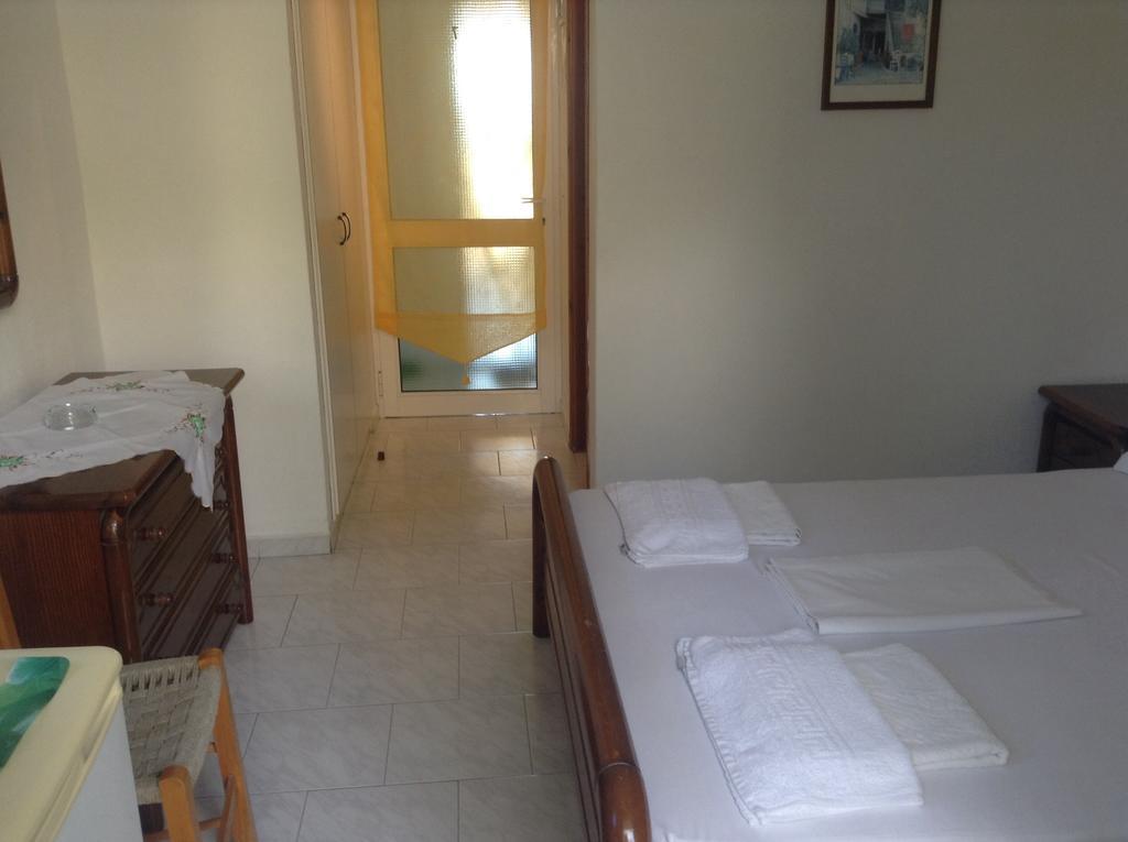 Studio Stella Плакиас Номер фото