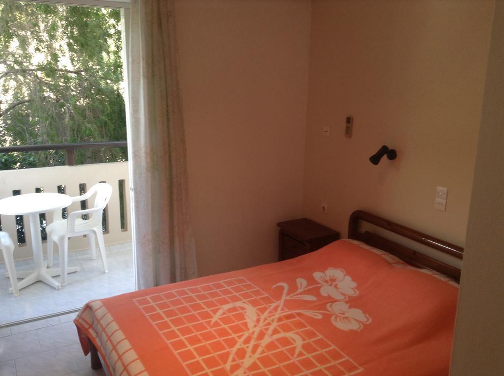Studio Stella Плакиас Номер фото